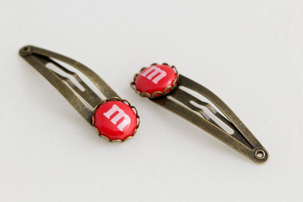 Chica Manga hair barrette m&ms red