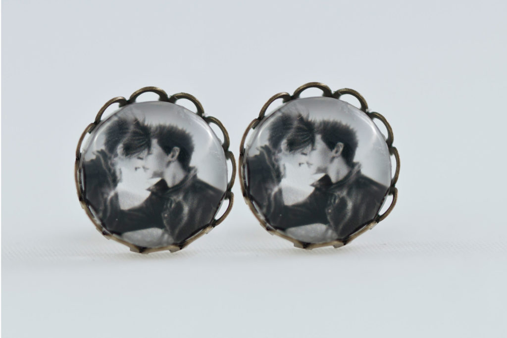 chica manga Earrings stud waves Antique bronze Kiss